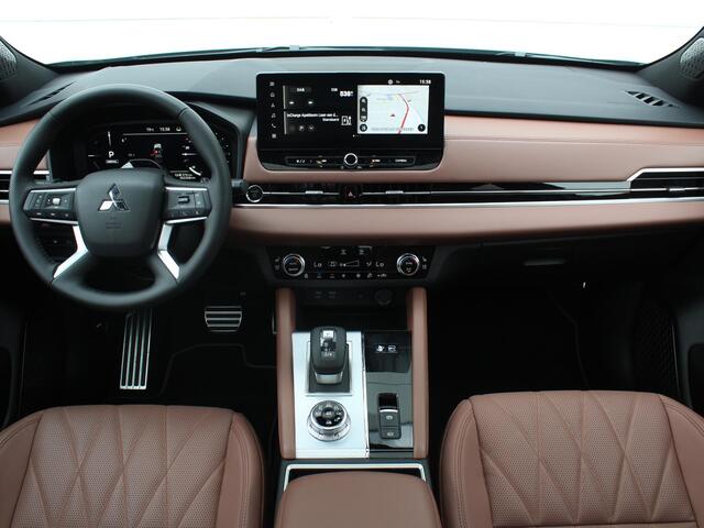 Mitsubishi OUTLANDER 2.4 PHEV Instyle+ / Lederen Bekleding / Stoelmassage / Stoelverwarming & Verkoeling / Yamaha Audio / 20" Lichtmetalen Velgen /