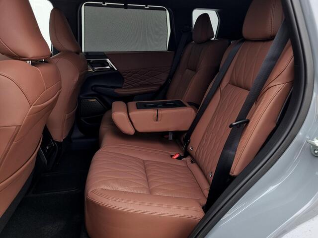 Mitsubishi OUTLANDER 2.4 PHEV Instyle+ / Elektrische Range 86 KM WLTP / 1600KG Trekgewicht / 8 Jaar Fabrieksgarantie