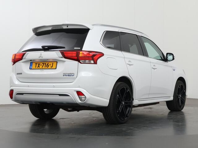Mitsubishi OUTLANDER 2.4 PHEV Intense+ | Bluetooth | Parkeercamera | Stoelverwarming/verkoeling | Keyless Go | Schuif/Kanteldak |