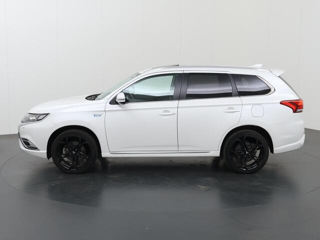 Mitsubishi OUTLANDER 2.4 PHEV Intense+ | Bluetooth | Parkeercamera | Stoelverwarming/verkoeling | Keyless Go | Schuif/Kanteldak |