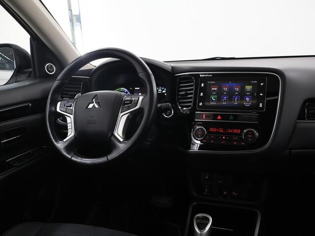 Mitsubishi OUTLANDER 2.4 PHEV Intense+ | Bluetooth | Parkeercamera | Stoelverwarming/verkoeling | Keyless Go | Schuif/Kanteldak |