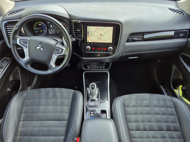 Mitsubishi OUTLANDER 2.4 PHEV Plug-in Intense+ Automaat 8 jaar garantie vanaf nieuw / Trekhaak afneembaar / Trekgewicht 1500 kg / Elektrische achterklep / Stuur- en Stoelverwarming / Rondomzicht camera / Adaptief CC /