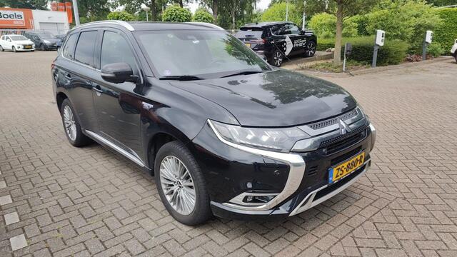 Mitsubishi OUTLANDER 2.4 PHEV Instyle | Afneembare trekhaak | Leder |