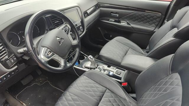 Mitsubishi OUTLANDER 2.4 PHEV Instyle | Afneembare trekhaak | Leder |