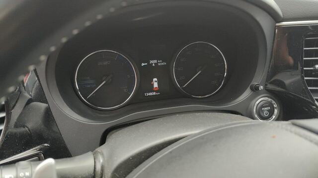 Mitsubishi OUTLANDER 2.4 PHEV Instyle | Afneembare trekhaak | Leder |