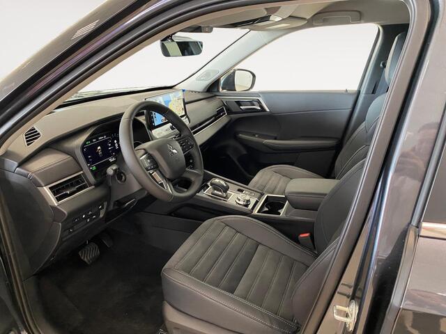 Mitsubishi OUTLANDER 2.4 PHEV First Edition | 3.000 EURO KORTING | SNEL LEVERBAAR | 8 JAAR GARANTIE |