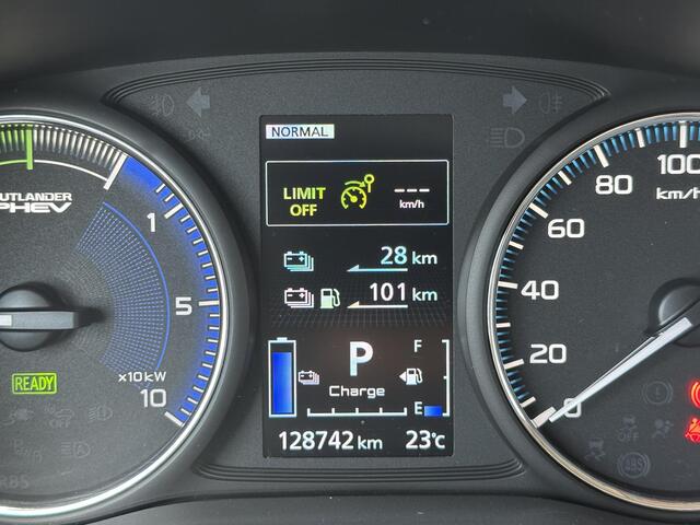 Mitsubishi OUTLANDER 2.4 PHEV Pure+ | Leder/Carplay/Trekhaak/Camera/18-inch
