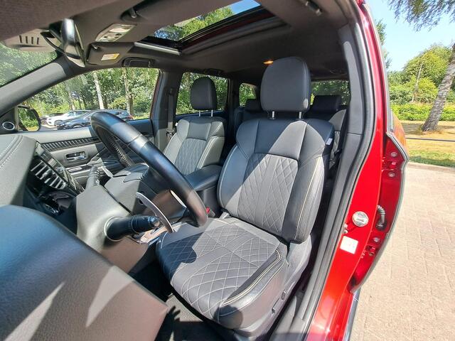 Mitsubishi OUTLANDER 2.4 PHEV Instyle | Schuifdak | Leder |
