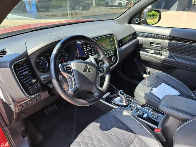 Mitsubishi OUTLANDER 2.4 PHEV Instyle | Schuifdak | Leder |