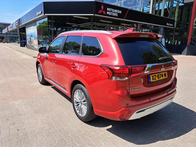 Mitsubishi OUTLANDER 2.4 PHEV Instyle | Schuifdak | Leder |