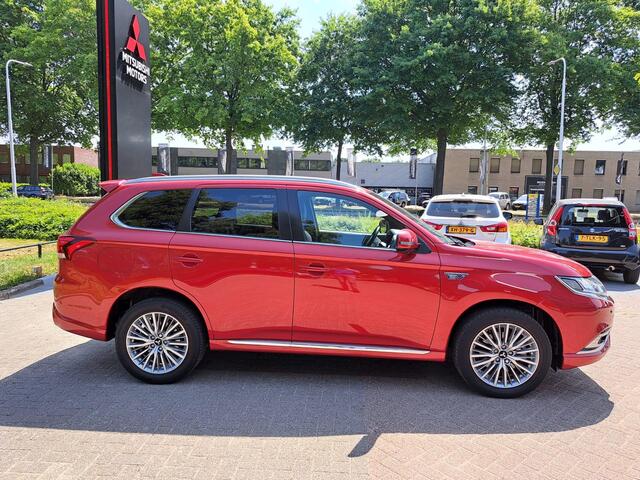 Mitsubishi OUTLANDER 2.4 PHEV Instyle | Schuifdak | Leder |