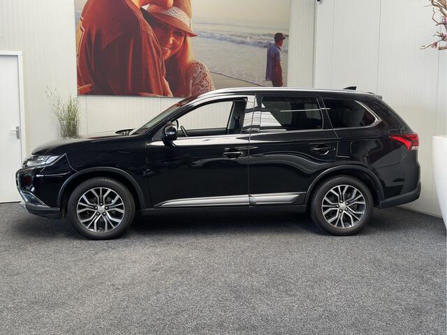 Mitsubishi OUTLANDER 2.0 EXECUTIVE EDITION 7 PERSOONS LEDER NAVIGATIE CRUISE CONTROL CLIMATE CONTROL BLUETOOTH TELEFOON MEDIA VOORBEREIDING ACHTERUITRIJCAMERA TREKHAAK ZEER MOOI !! 3010