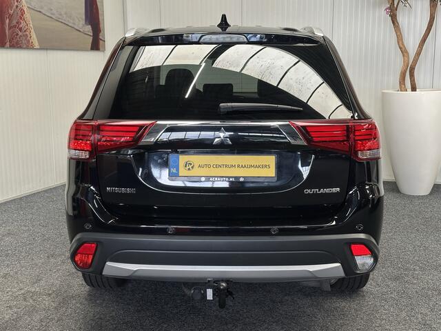 Mitsubishi OUTLANDER 2.0 EXECUTIVE EDITION 7 PERSOONS LEDER NAVIGATIE CRUISE CONTROL CLIMATE CONTROL BLUETOOTH TELEFOON MEDIA VOORBEREIDING ACHTERUITRIJCAMERA TREKHAAK ZEER MOOI !! 3010