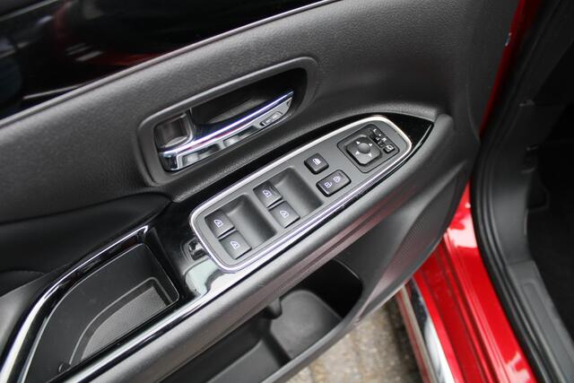 Mitsubishi OUTLANDER 2.4 PHEV Intense+ Cruise/Climate control, Apple carplay/Android auto, Camera, Stoelverwarming, 18"LM velgen,