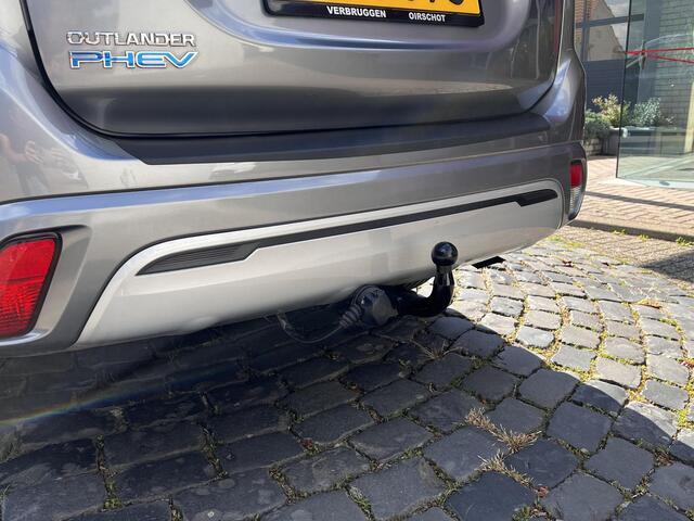 Mitsubishi OUTLANDER 2.4 PHEV Pure+ | Trekhaak | 18" LMV | Carplay | Camera | Stoelverw. | All-in rijklaarprijs