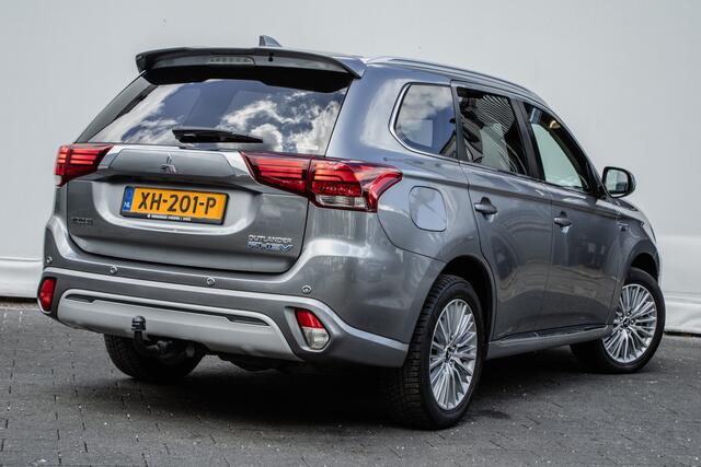 Mitsubishi OUTLANDER 2.4 PHEV 225pk Intense+ Trekhaak/ Elek. schuifdak/ Camera/ DAB+/ Carplay