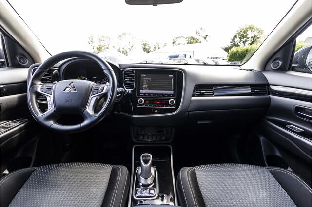 Mitsubishi OUTLANDER 2.4 PHEV Pure | Camera | NL Auto | Carplay