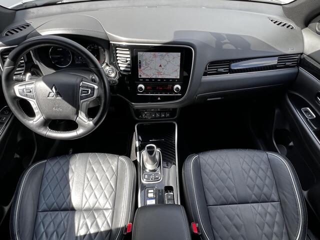 Mitsubishi OUTLANDER 2.4 PHEV Intense+ Automaat / Dealer onderhouden / Afneembare trekhaak 1.500 kg / Dode hoek detectie / Leder / Spoilerpakket / 19" LM wielen met All Season banden /