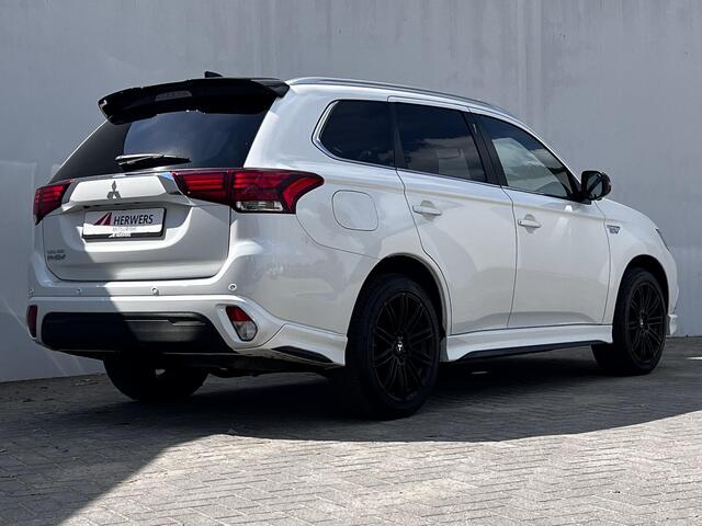 Mitsubishi OUTLANDER 2.4 PHEV Intense+ Automaat / Dealer onderhouden / Afneembare trekhaak 1.500 kg / Dode hoek detectie / Leder / Spoilerpakket / 19" LM wielen met All Season banden /