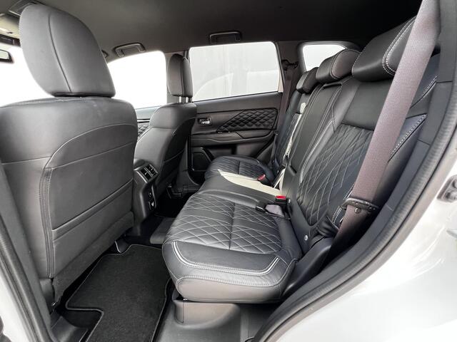 Mitsubishi OUTLANDER 2.4 PHEV Intense+ Automaat / Dealer onderhouden / Afneembare trekhaak 1.500 kg / Dode hoek detectie / Leder / Spoilerpakket / 19" LM wielen met All Season banden /
