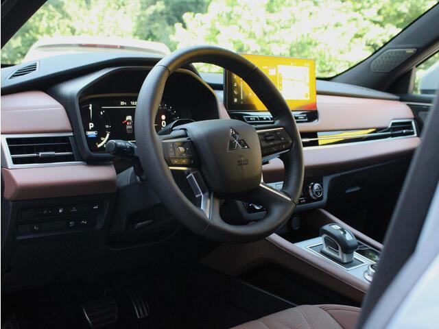Mitsubishi OUTLANDER 2.4 PHEV Instyle+ Lederen Interieur, Elektrisch Glazen Panoramadak, Stoelventilatie, Yamaha Audio