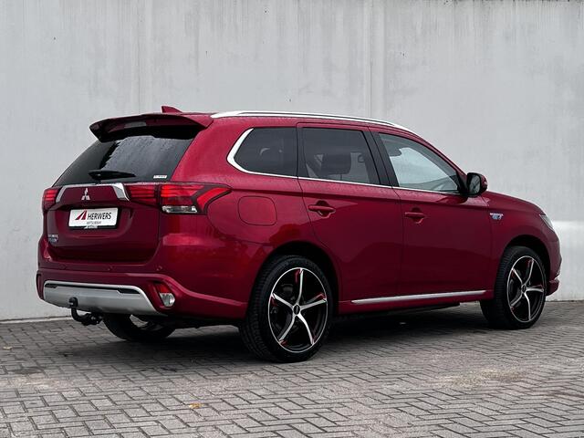 Mitsubishi OUTLANDER 2.4 PHEV Intense Plus S-AWC 4WD Automaat / Dealer onderhouden 8 jaar garantie vanaf nieuw / Trekhaak 1.500 kg / EAER 45 km stad 57 km / 20" LM wielen / Camera 360° / Adapt. CC / Navi / Apple Carplay Android /