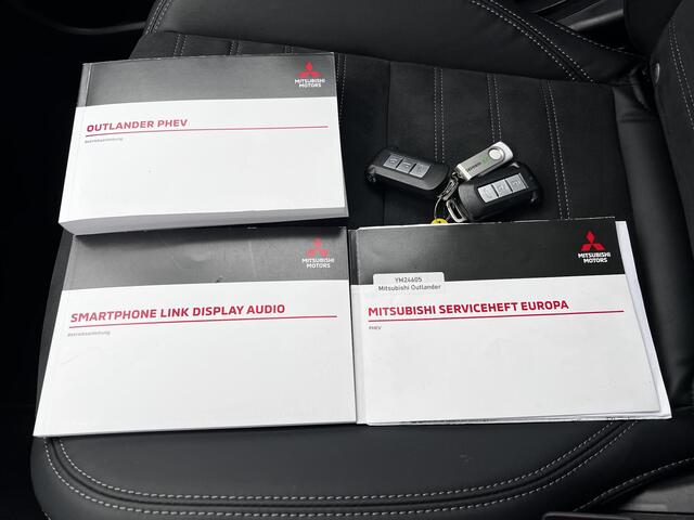 Mitsubishi OUTLANDER 2.4 PHEV Intense Plus S-AWC 4WD Automaat / Dealer onderhouden 8 jaar garantie vanaf nieuw / Trekhaak 1.500 kg / EAER 45 km stad 57 km / 20" LM wielen / Camera 360° / Adapt. CC / Navi / Apple Carplay Android /