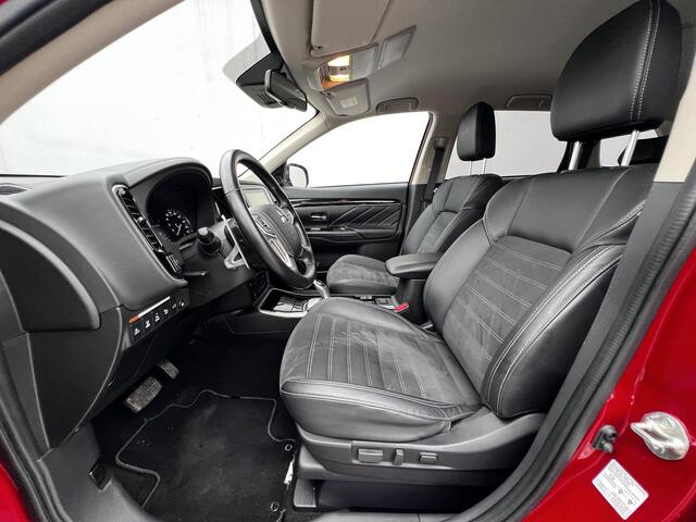 Mitsubishi OUTLANDER 2.4 PHEV Intense Plus S-AWC 4WD Automaat / Dealer onderhouden 8 jaar garantie vanaf nieuw / Trekhaak 1.500 kg / EAER 45 km stad 57 km / 20" LM wielen / Camera 360° / Adapt. CC / Navi / Apple Carplay Android /
