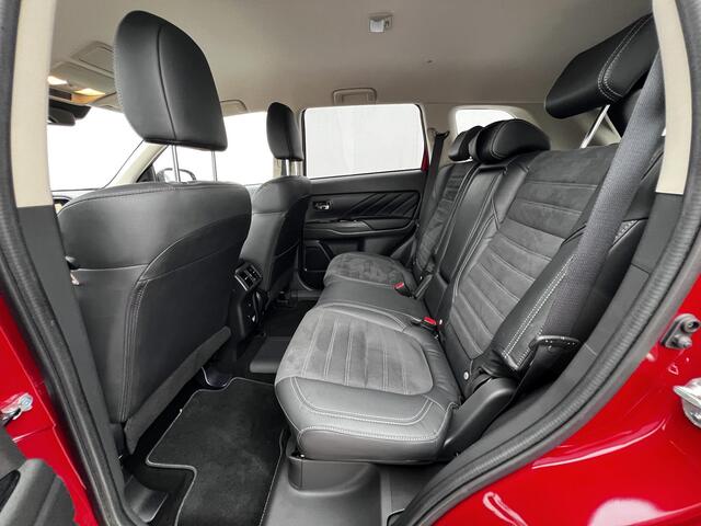Mitsubishi OUTLANDER 2.4 PHEV Intense Plus S-AWC 4WD Automaat / Dealer onderhouden 8 jaar garantie vanaf nieuw / Trekhaak 1.500 kg / EAER 45 km stad 57 km / 20" LM wielen / Camera 360° / Adapt. CC / Navi / Apple Carplay Android /