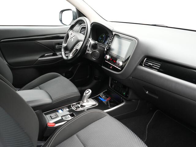 Mitsubishi OUTLANDER 2.4 Intense Plug in Hybrid 225pk PHEV | Apple Carplay | Parkeersensoren | Stoelverwarming | L.M. 18" | Camera | Cruise Control | Climate Control | DAB |
