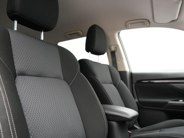 Mitsubishi OUTLANDER 2.4 Intense Plug in Hybrid 225pk PHEV | Apple Carplay | Parkeersensoren | Stoelverwarming | L.M. 18" | Camera | Cruise Control | Climate Control | DAB |