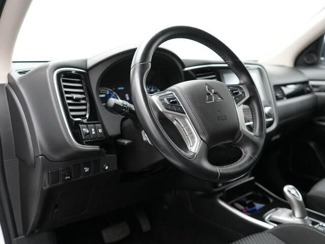 Mitsubishi OUTLANDER 2.4 Intense Plug in Hybrid 225pk PHEV | Apple Carplay | Parkeersensoren | Stoelverwarming | L.M. 18" | Camera | Cruise Control | Climate Control | DAB |