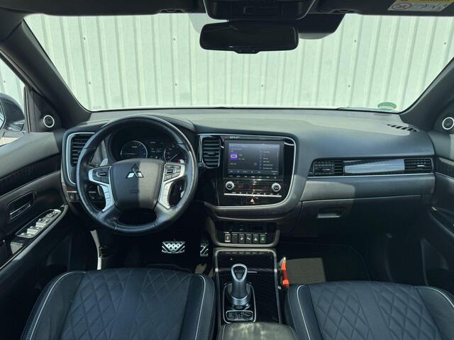Mitsubishi OUTLANDER 2.4 PHEV S-Edition / Full Options! / 1e Eigenaar / Dealer Onderhouden / Bilstein Schokdempers / 1.500 KG Trekgewicht / Schuif- & Kanteldak / Lederen Bekelding / Stoel- & Stuurverwarming / Adaptieve Cruise Control / Climate Control / Fabrieksgarantie t/m 1