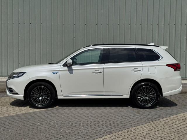 Mitsubishi OUTLANDER 2.4 PHEV S-Edition / Full Options! / 1e Eigenaar / Dealer Onderhouden / Bilstein Schokdempers / 1.500 KG Trekgewicht / Schuif- & Kanteldak / Lederen Bekelding / Stoel- & Stuurverwarming / Adaptieve Cruise Control / Climate Control / Fabrieksgarantie t/m 1