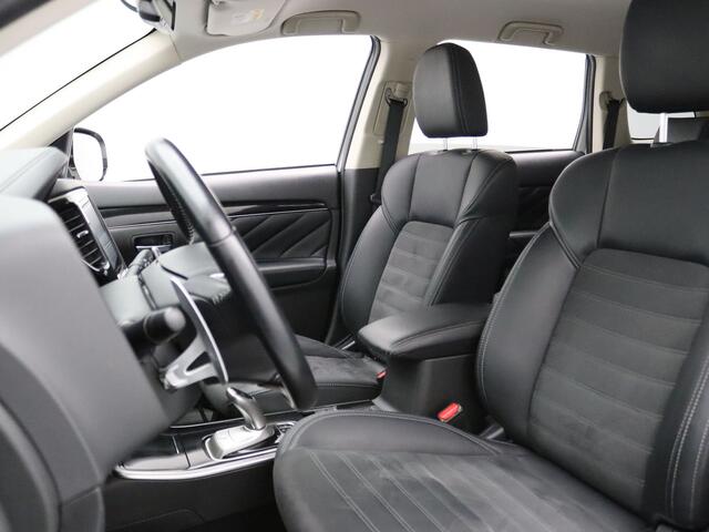 Mitsubishi OUTLANDER 240pk PHEV Intense S Automaat Camera | Cruise | Navi | Parkeersens. v+a | Stoelverw.