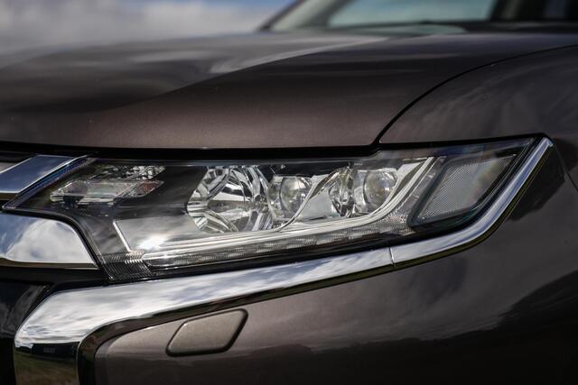 Mitsubishi OUTLANDER 2.0 Aut Instyle 7p. ? LED ? Leder ? Schuifdak