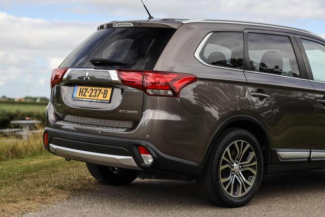 Mitsubishi OUTLANDER 2.0 Aut Instyle 7p. ? LED ? Leder ? Schuifdak