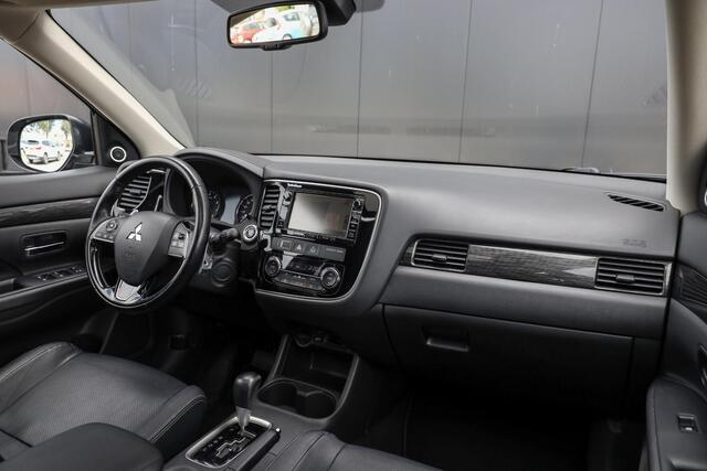 Mitsubishi OUTLANDER 2.0 Aut Instyle 7p. ? LED ? Leder ? Schuifdak