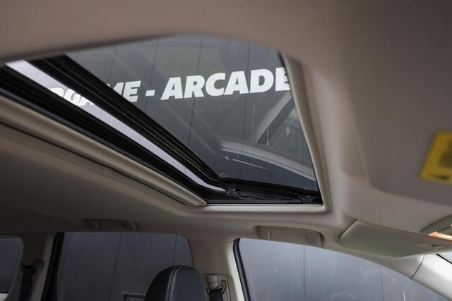 Mitsubishi OUTLANDER 2.0 Aut Instyle 7p. ? LED ? Leder ? Schuifdak