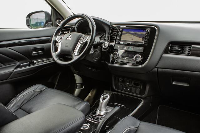 Mitsubishi OUTLANDER 2.0 PHEV instyle Lederen int./ Stuur + stoelverwarming/ Schuifdak/ Camera/ DAB/ Cruise control