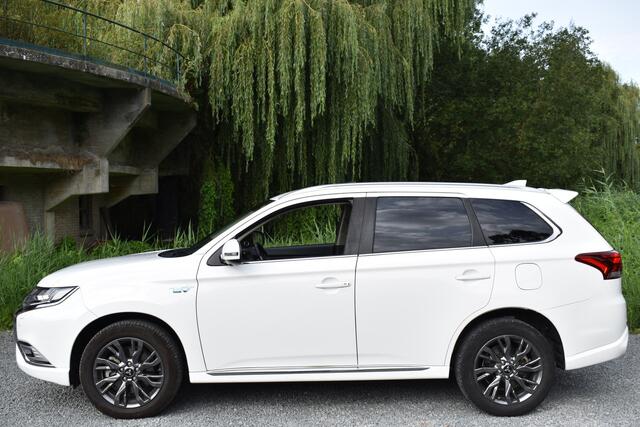 Mitsubishi OUTLANDER 2.4 PHEV INTENSE+ CAMERA/LEDER/SCHUIFDAK
