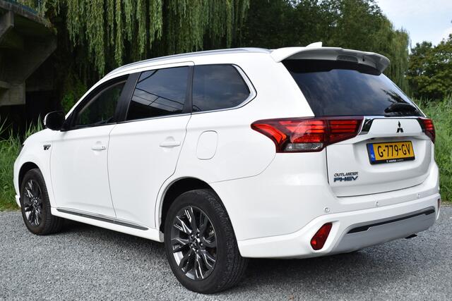 Mitsubishi OUTLANDER 2.4 PHEV INTENSE+ CAMERA/LEDER/SCHUIFDAK