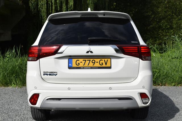 Mitsubishi OUTLANDER 2.4 PHEV INTENSE+ CAMERA/LEDER/SCHUIFDAK