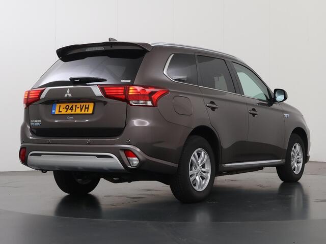 Mitsubishi OUTLANDER 2.4 PHEV Pure | Parkeercamera | Stoelverwarming/verkoeling | Keyless Go | Carplay Navigatie |