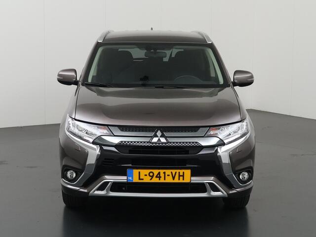 Mitsubishi OUTLANDER 2.4 PHEV Pure | Parkeercamera | Stoelverwarming/verkoeling | Keyless Go | Carplay Navigatie |