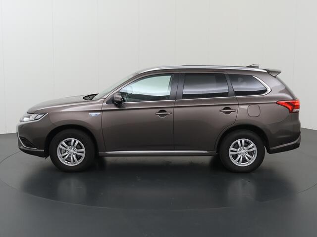 Mitsubishi OUTLANDER 2.4 PHEV Pure | Parkeercamera | Stoelverwarming/verkoeling | Keyless Go | Carplay Navigatie |