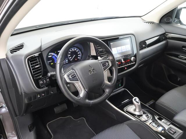 Mitsubishi OUTLANDER 2.4 PHEV Pure | Parkeercamera | Stoelverwarming/verkoeling | Keyless Go | Carplay Navigatie |