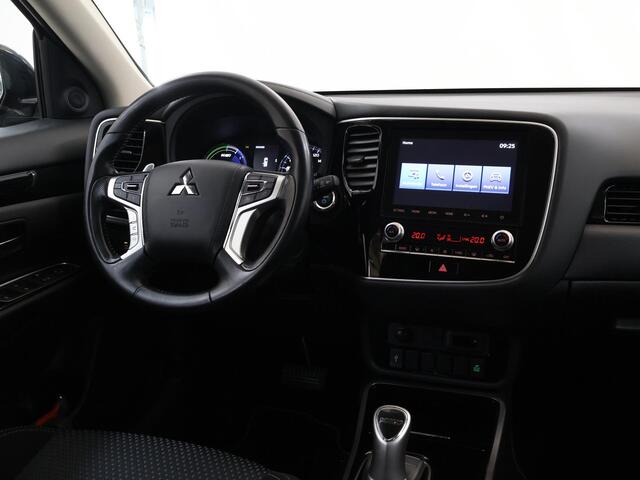 Mitsubishi OUTLANDER 2.4 PHEV Pure | Parkeercamera | Stoelverwarming/verkoeling | Keyless Go | Carplay Navigatie |