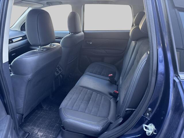Mitsubishi OUTLANDER 2.0 2WD CVT Limited 7-persoons Automaat | elektrische achterklep | stuurverwarming | Apple-carplay