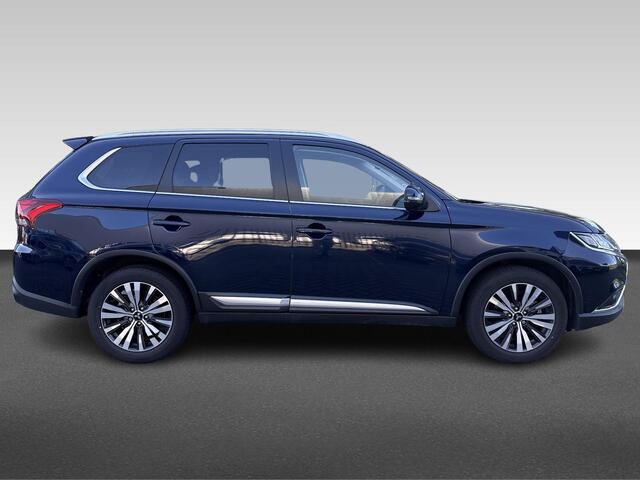 Mitsubishi OUTLANDER 2.0 2WD CVT Limited 7-persoons Automaat | elektrische achterklep | stuurverwarming | Apple-carplay